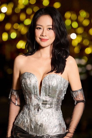 Phí Linh portrait
