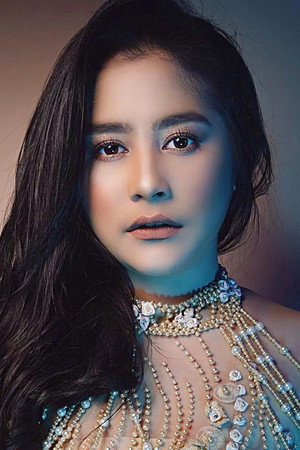 Prilly Latuconsina portrait