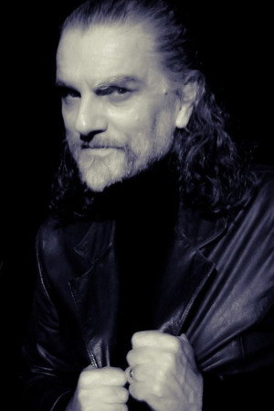 Hique Gomez portrait