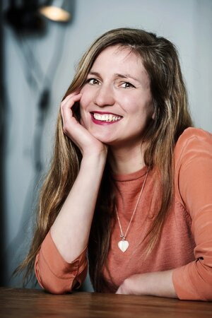 Eva Binon portrait