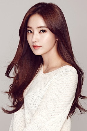 Han Chae-young portrait