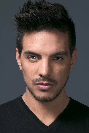 Vadhir Derbez portrait