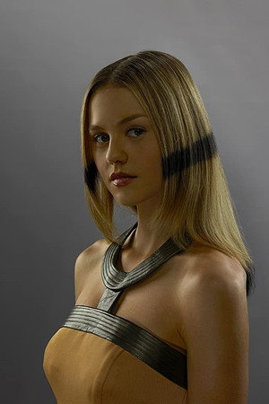 Isabelle Cornish portrait