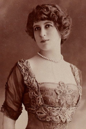Jeanne Desclos portrait