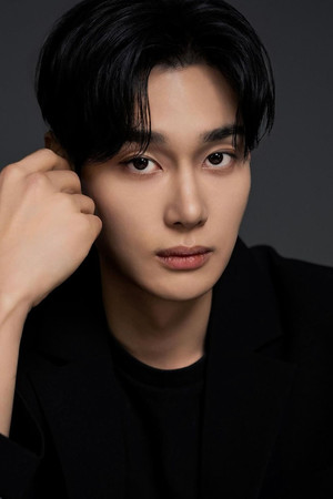 Hwang Dong-hee portrait