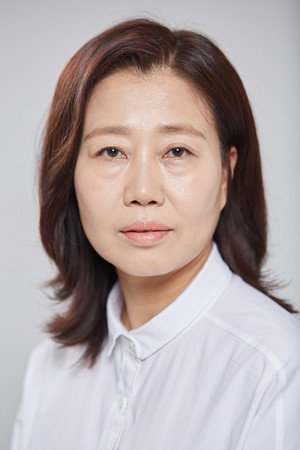 Hwang Yeon-hui portrait