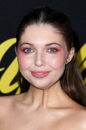 Sammi Hanratty portrait