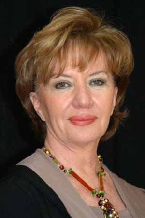 Güzin Özyağcılar portrait