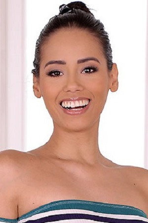 Andreina Deluxe portrait