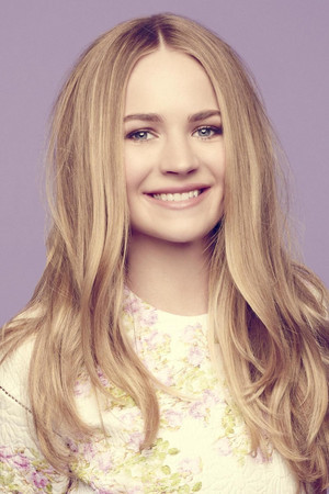 Britt Robertson portrait