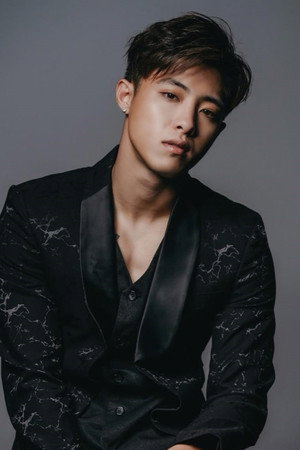 Zijie Zong portrait