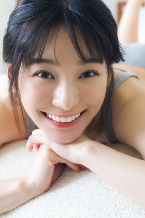 Momoko Arata portrait