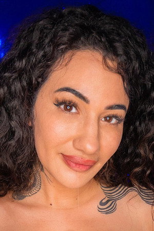 Arabelle Raphael portrait