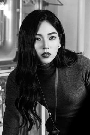 Kim Shana portrait