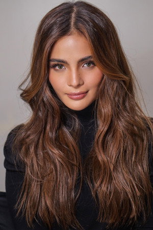 Lovi Poe portrait
