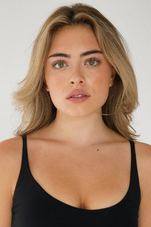 Bella Mraz portrait