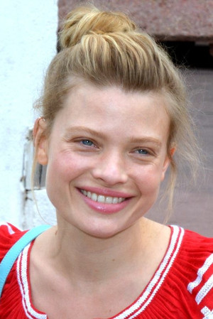 Mélanie Thierry portrait