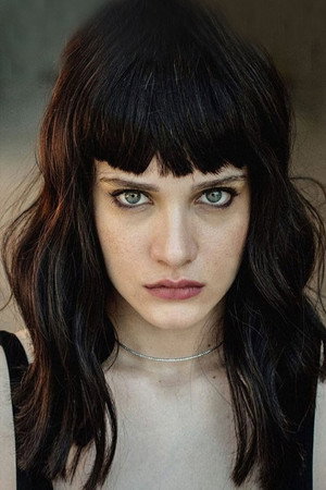 Miray Daner portrait