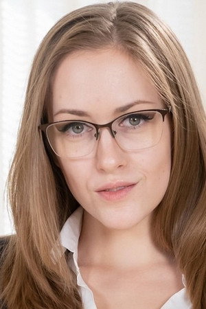 Lindsey Love portrait