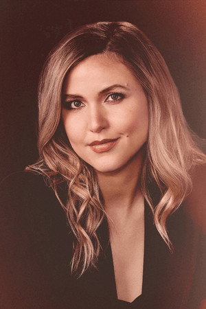 Taylor Tomlinson portrait