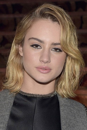 Grace Van Patten portrait