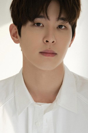 Lee Si-woo portrait