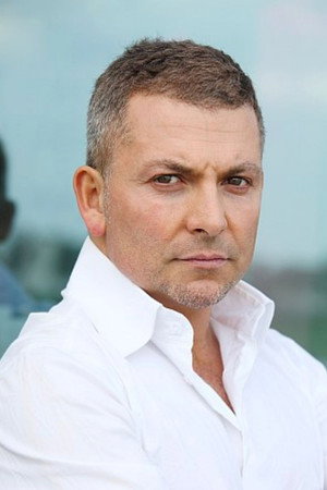 Gandi Mukli portrait