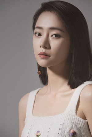Yang Yitong portrait