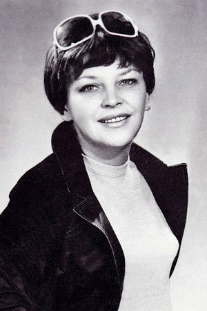 Elza Lezhdey portrait