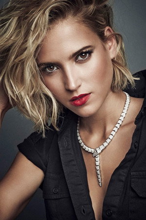 Ana Fernández portrait