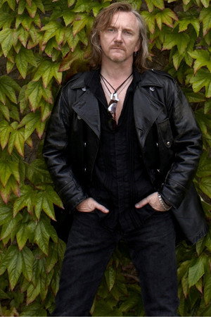 Luke Morley portrait