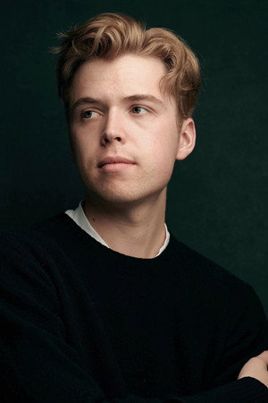 Evan Roe portrait