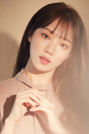 Lee Sung-kyung portrait