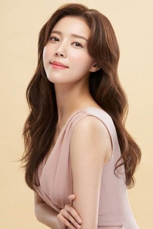 Jung Si-a portrait
