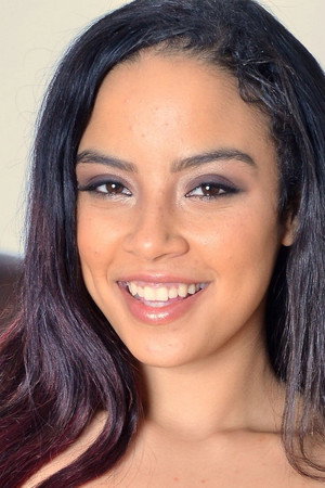 Maya Bijou portrait