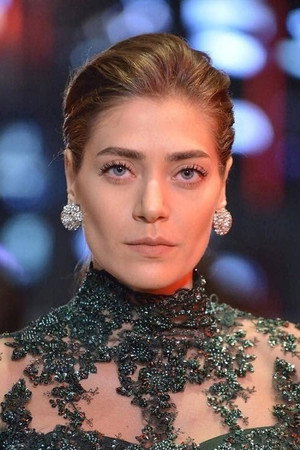 Öznur Serçeler portrait