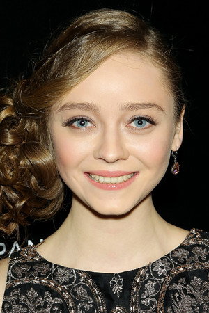 Madeleine Arthur portrait