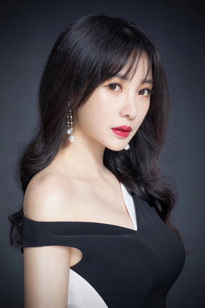 Liu Yan portrait