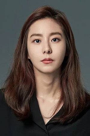 Uee portrait