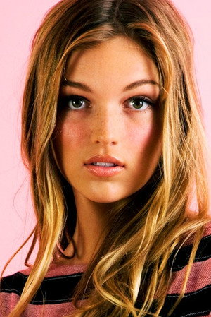 Lili Simmons portrait