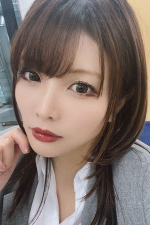 Akari Niimura portrait