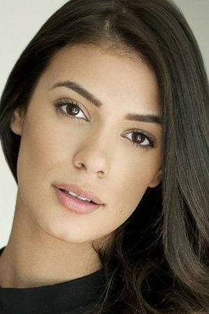 Laysla De Oliveira portrait