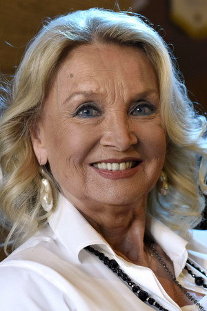 Barbara Bouchet portrait