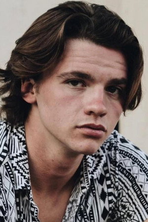 Joel Courtney portrait