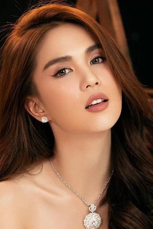 Ngoc Trinh portrait