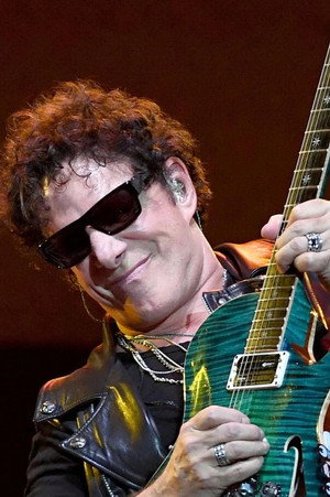 Neal Schon portrait