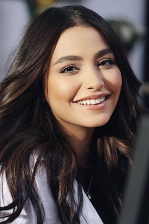 Jana Failakawi portrait