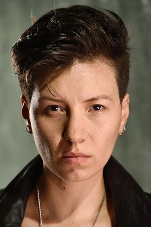 Liz Trevi portrait