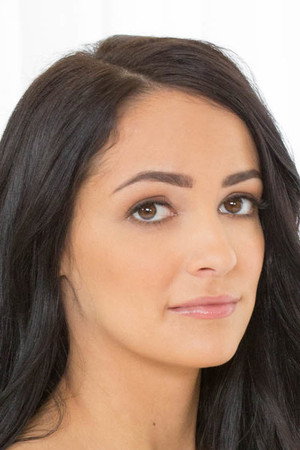 Sofi Ryan portrait