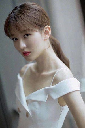 Qiao Xin portrait